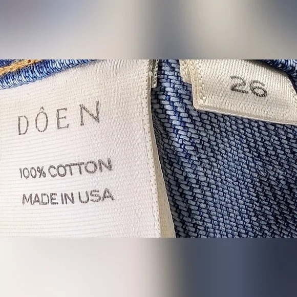 High-Waisted Blue Jeans - Picture 7 of 7